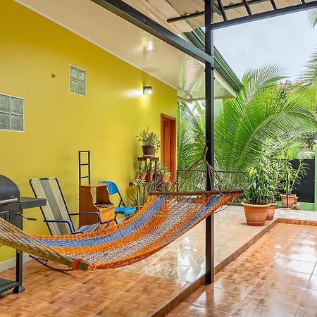 Yellow House Quepos Exterior foto